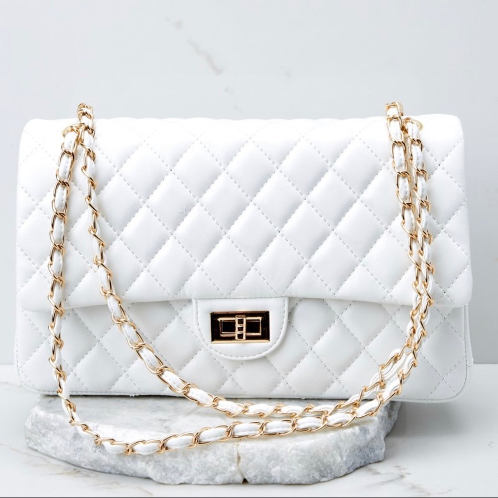 Quilted white purse / clutch